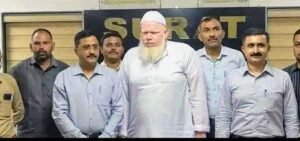 पुलिस की गिरफ्त में आरोपी मौलाना !